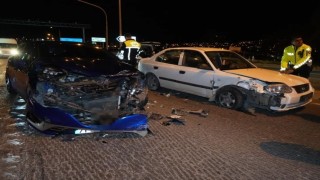 Kırmızı ışık ihlali yapan sürücü otomobile çarptı: 1 yaralı