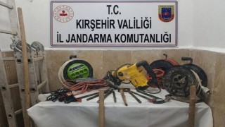 Kırşehirde kaçak kazı yapan 5 şüpheli suçüstü yakalandı