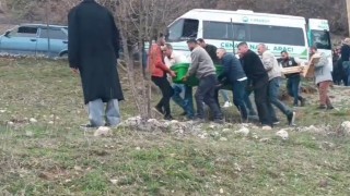 Kocası toprağa kendisi de hapse girdi