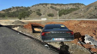 Kontrolden çıkan lüks otomobil yol kenarına savruldu: 1 yaralı