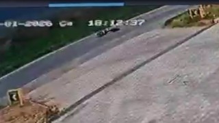 Kontrolden çıkan motosiklet devrildi, sürücüsü yaralandı