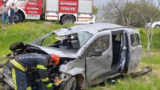 Kontrolden çıkan otomobil tarlaya girdi; 4 yaralı