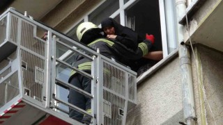 Konyada binada çıkan yangında mahsur kalan 5i çocuk 8 kişi ekiplerce kurtarıldı