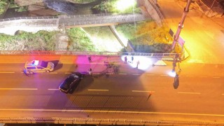 Köprü korkuluklarına çarpan otomobil hurdaya döndü: 3 yaralı