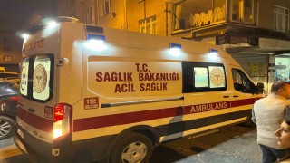 Küçükçekmecede polis ekiplerinden kaçmaya çalışan motosikletli şahıslar kaza yaptı
