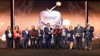 Küreselleşen Sabri Ülker Geleceğin Bilim Lideri Ödülünün 10uncusu Şiliye uzandı