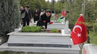 Kütahyada Polis Haftası dolayısıyla şehitlikler ziyaret edildi