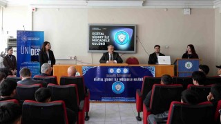 Lise öğrencilerine dijital farkındalık semineri düzenlendi