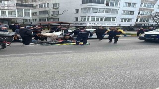 Lüleburgazda otomobilin çarptığı motosikletteki 2 genç yaralandı