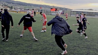 Maç sonunda saha içi bir anda ringe döndü