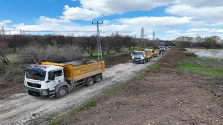 Malatya Büyükşehir Belediyesi Akçadağda grup yolunu yeniliyor