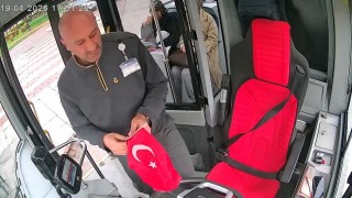 Malatyada otobüs şoförünün bayrak hassasiyeti