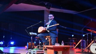 Manisada İsmail Altunsaray ile türkü dolu gece
