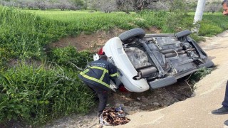 Mardinde otomobil yol kenarına devrildi: 5 kişi yaralandı