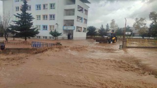 Mardinde sağanak nedeniyle okulda mahsur kalan 75 öğrenci tahliye edildi