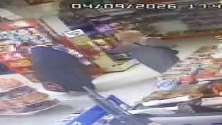Marketten hırsızlık güvenlik kamerasına yansıdı