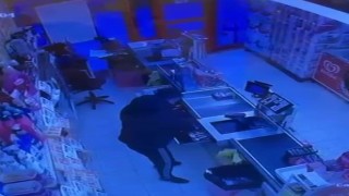 Marketten nakit para ve sigara çalan şüpheli kameralara yansıdı