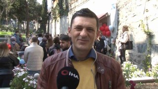 Mattia Ahmet Minguzzinin ailesi, doğum günü olan 23 Nisanda çocuklarının mezarını ziyaret etti