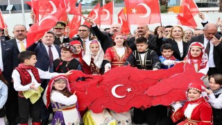 Menemende coşkulu kutlama