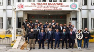Mersin Limanında 19 kilo kokain ele geçirildi, vali ekibi tebrik etti