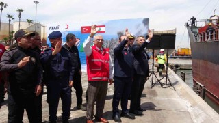 Mersin Limanından Lübnana 730 tonluk insani yardım yola çıktı