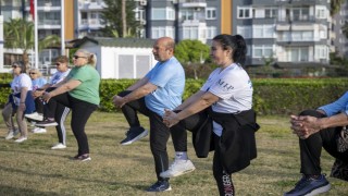 Mersin sahilinde sabah sporu buluşmaları yoğun ilgi görüyor