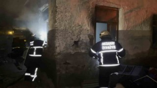Metruk evde çıkan yangın paniğe neden oldu