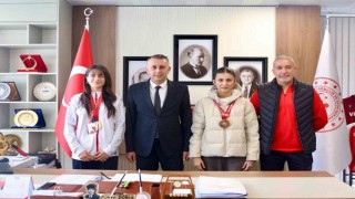 Milli boksörlerden İl Müdürü Dorula ziyaret