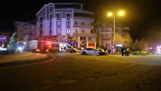 Minibüs ile otomobil çarpıştı: 1i ağır 3 yaralı