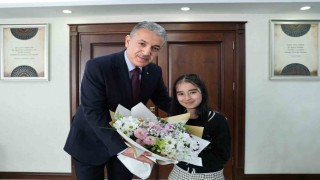 Minik Ela Naz, valilik koltuğuna oturdu