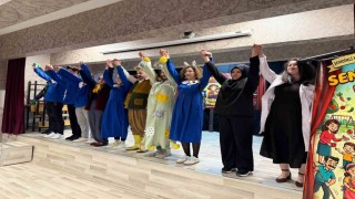 Minik kalplere tiyatro dokunuşu: Seni Yaramaz Virüs oyunu büyük ilgi gördü