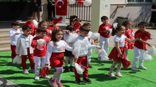 Minik öğrenciler polis abileri unutmadı