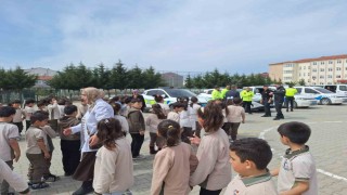 Minik öğrenciler polislik mesleğini yakından tanıdı