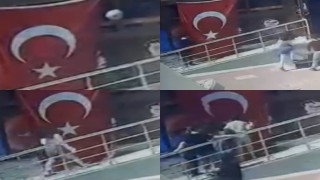 Minik öğrencilerin bayrak hassasiyeti: Topun çarptığı bayrağı öptüler
