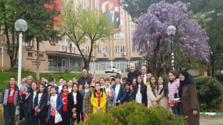 Miniklerden yürek ısıtan 23 Nisan kutlaması
