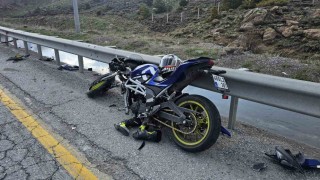 Motosiklet bariyere çarptı: 1 yaralı
