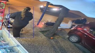 Motosiklet sürücüsünün ölümden döndüğü kaza kamerada