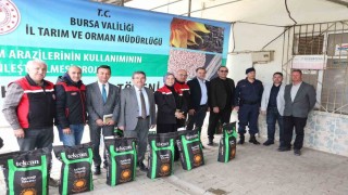Mudanya Çayönü Mahallesinde yağlık ay çiçek tohumu dağıtımı yapıldı