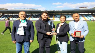 Muğlaspor Masa Tenisi Takımı şampiyonluk kupasını kaldırdı