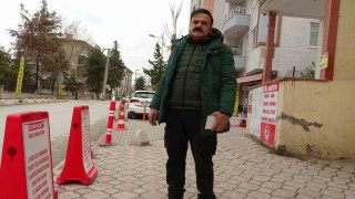 Mülküm diyerek kaldırımı dubalarla kapattı