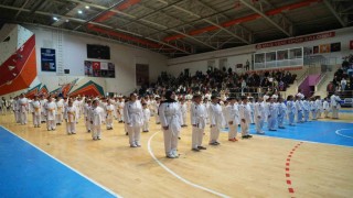 Muşta 300 karateciden öğretmenlerine anlamlı sürpriz