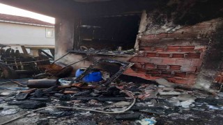 Mutfakta çıkan yangın evi küle çeviriyordu