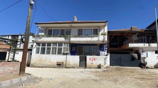 Namaz için uyandı, oğlunu banyoda ölü buldu