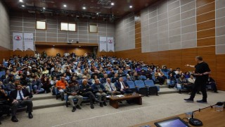 NASAdaki Türk bilim adamı Dr. Umut Yıldız, OMÜde evrenin sırlarını anlattı