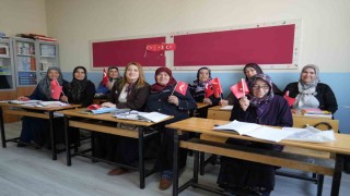 Niğdede eğitimden uzak kalan kadınlar sıralara geri döndü