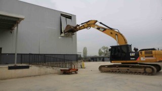 Nilüferde 4 bin metrekarelik kaçak depo yıkıldı