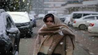 Nisan ayında lapa lapa kar yağışı: Kent merkezini beyaza bürüdü