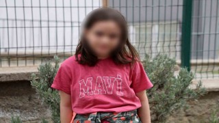 Nöbetçi öğretmen diğer öğrencileri kurtarmak için yere yatın diye bağırmış