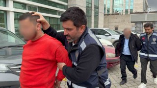 Okul önündeki 2 kişinin yaralandığı silahlı saldırıyla ilgili 2 kişi adliyeye sevk edildi