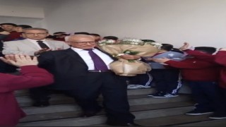 Osmaniyede 43 yıllık eğitim neferine duygusal uğurlama